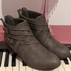 Women's Gray Ankle Boots